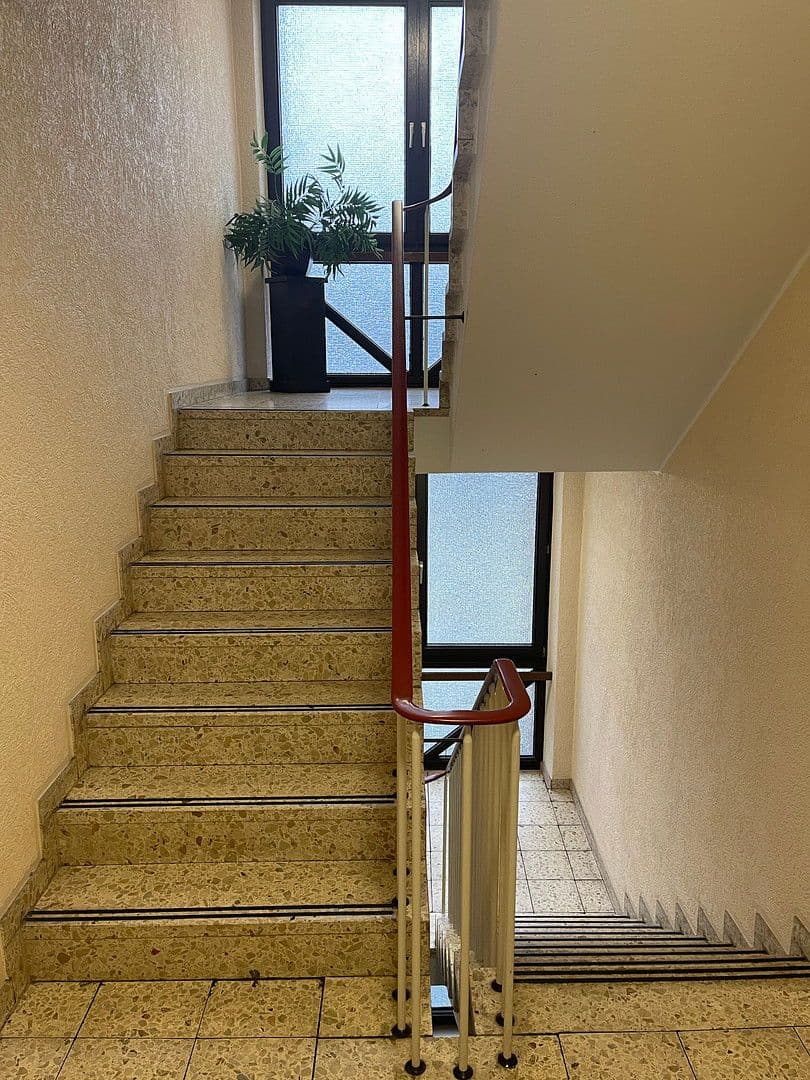 Prenájom bytu 1-izbový 60 m², Luisenstr. 74, Krefeld, Severné Porýnie - Westfálsko Prenájom bytu 1-izbový 60 m², Luisenstr. 74, Krefeld, Severné Porýnie - Westfálsko