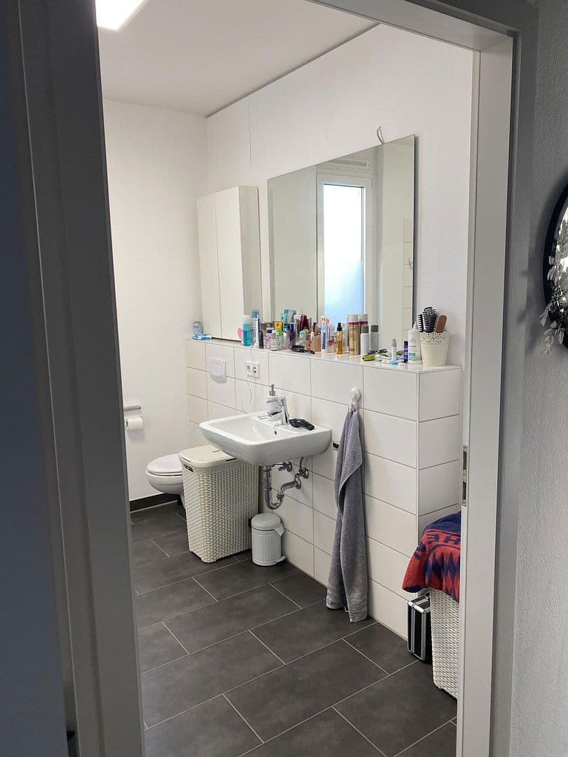 Prenájom bytu 2-izbový 70 m², Stuttgart, Bádensko-Wurttembersko Prenájom bytu 2-izbový 70 m², Stuttgart, Bádensko-Wurttembersko