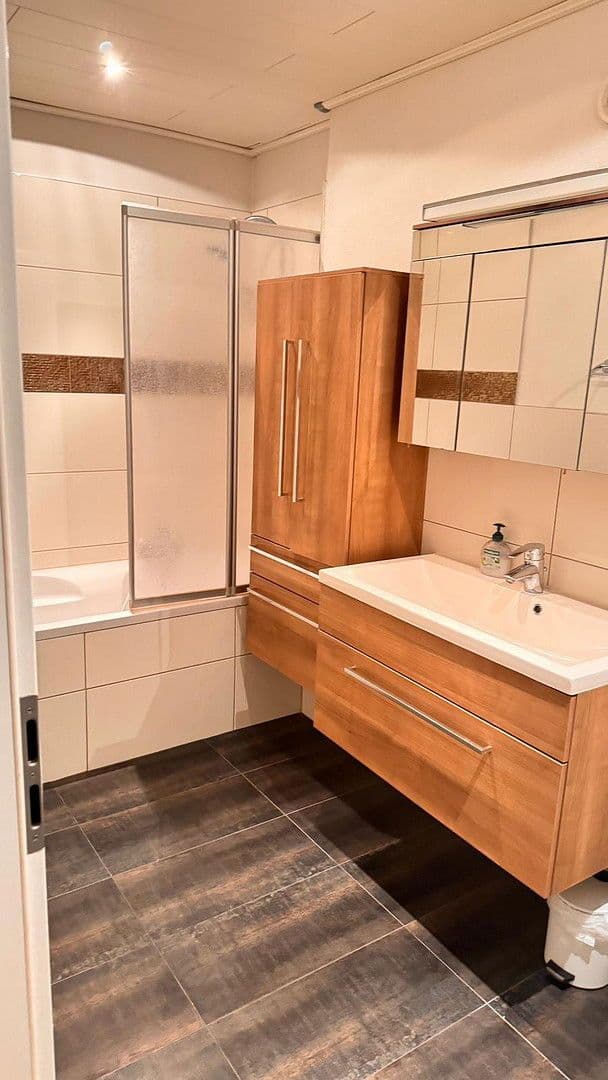 Prenájom bytu 4-izbový 135 m², Rodgau, Hesensko Prenájom bytu 4-izbový 135 m², Rodgau, Hesensko