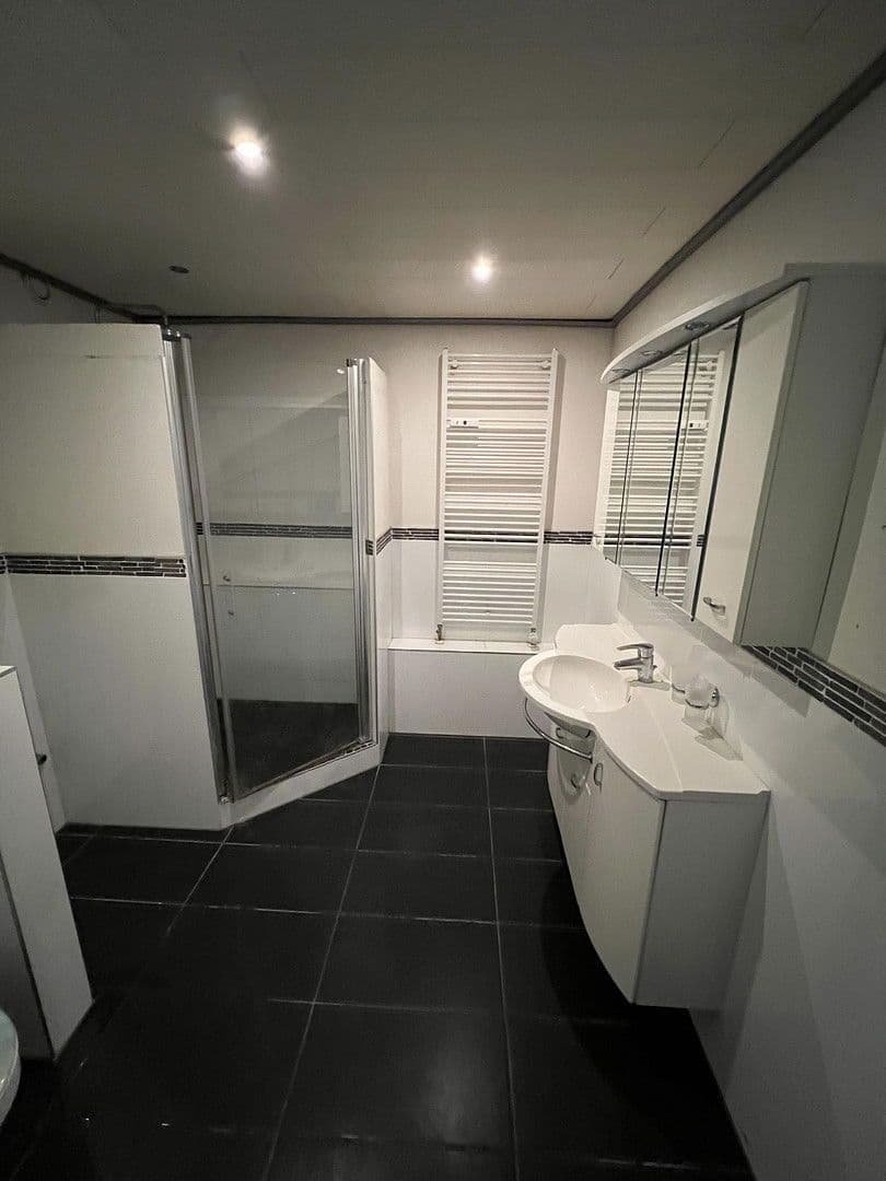 Prenájom bytu 4-izbový 135 m², Rodgau, Hesensko Prenájom bytu 4-izbový 135 m², Rodgau, Hesensko