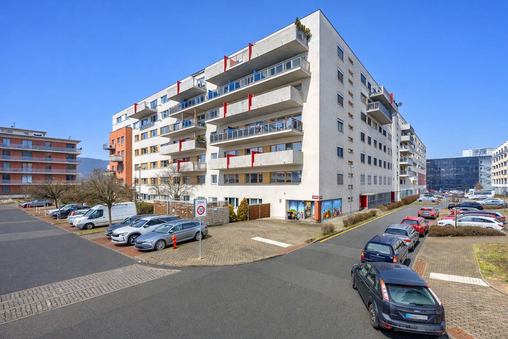 Prenájom bytu 3-izbový 74 m², Pískařská, Praha, Praha Prenájom bytu 3-izbový 74 m², Pískařská, Praha, Praha