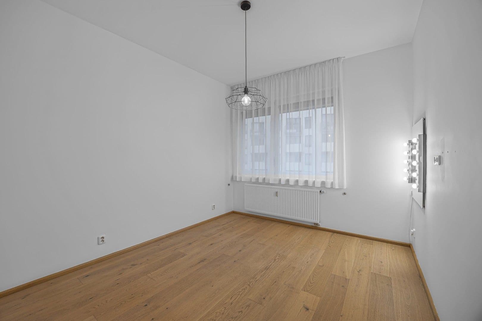 Prenájom bytu 3-izbový 74 m², Pískařská, Praha, Praha Prenájom bytu 3-izbový 74 m², Pískařská, Praha, Praha