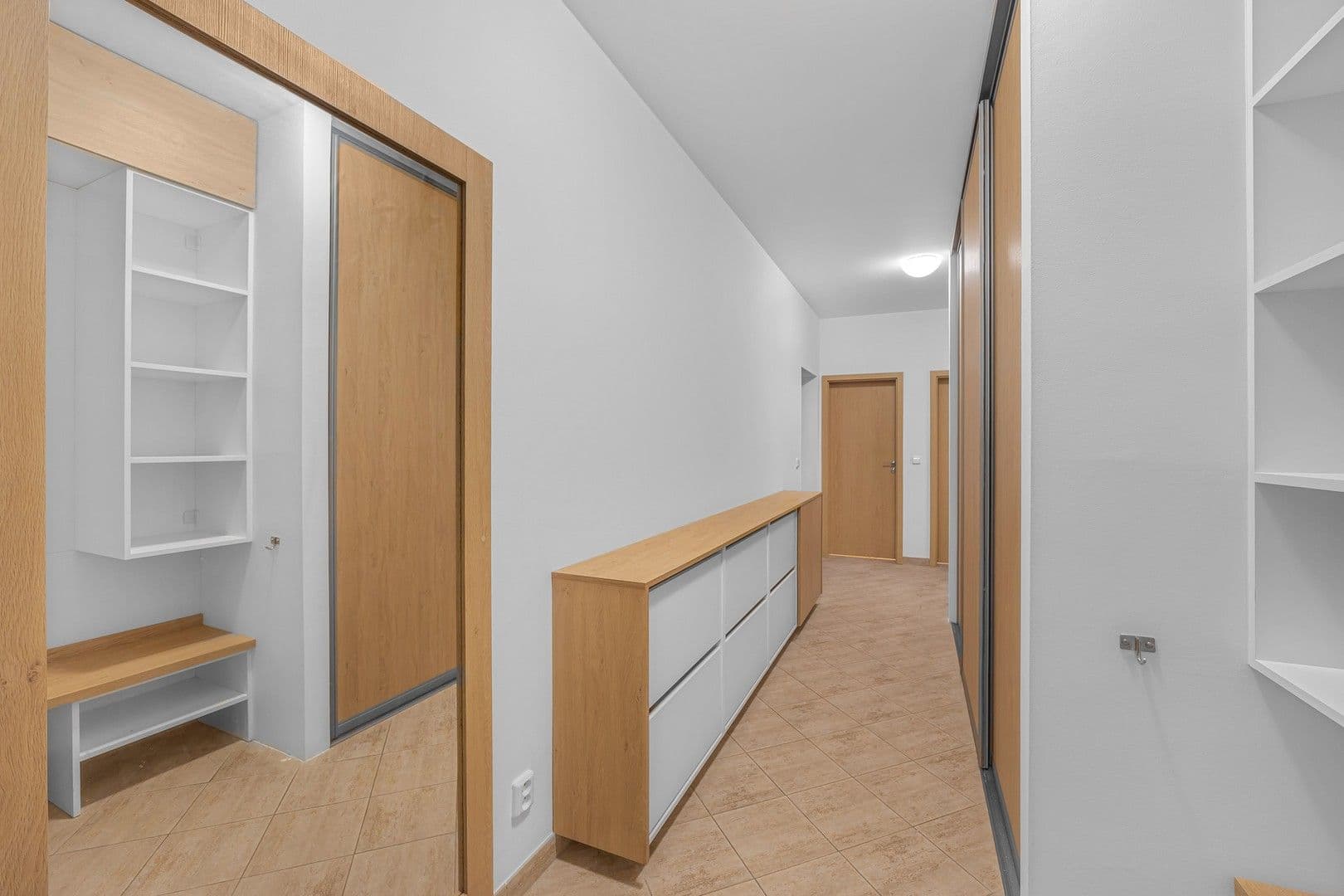Prenájom bytu 3-izbový 74 m², Pískařská, Praha, Praha Prenájom bytu 3-izbový 74 m², Pískařská, Praha, Praha