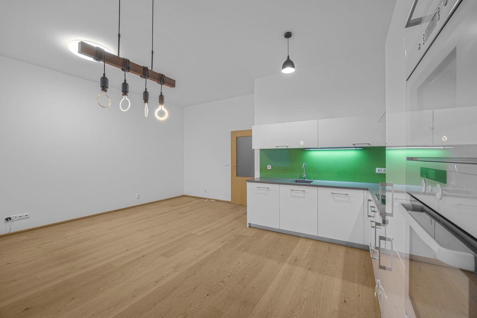 Prenájom bytu 3-izbový 74 m², Pískařská, Praha, Praha Prenájom bytu 3-izbový 74 m², Pískařská, Praha, Praha