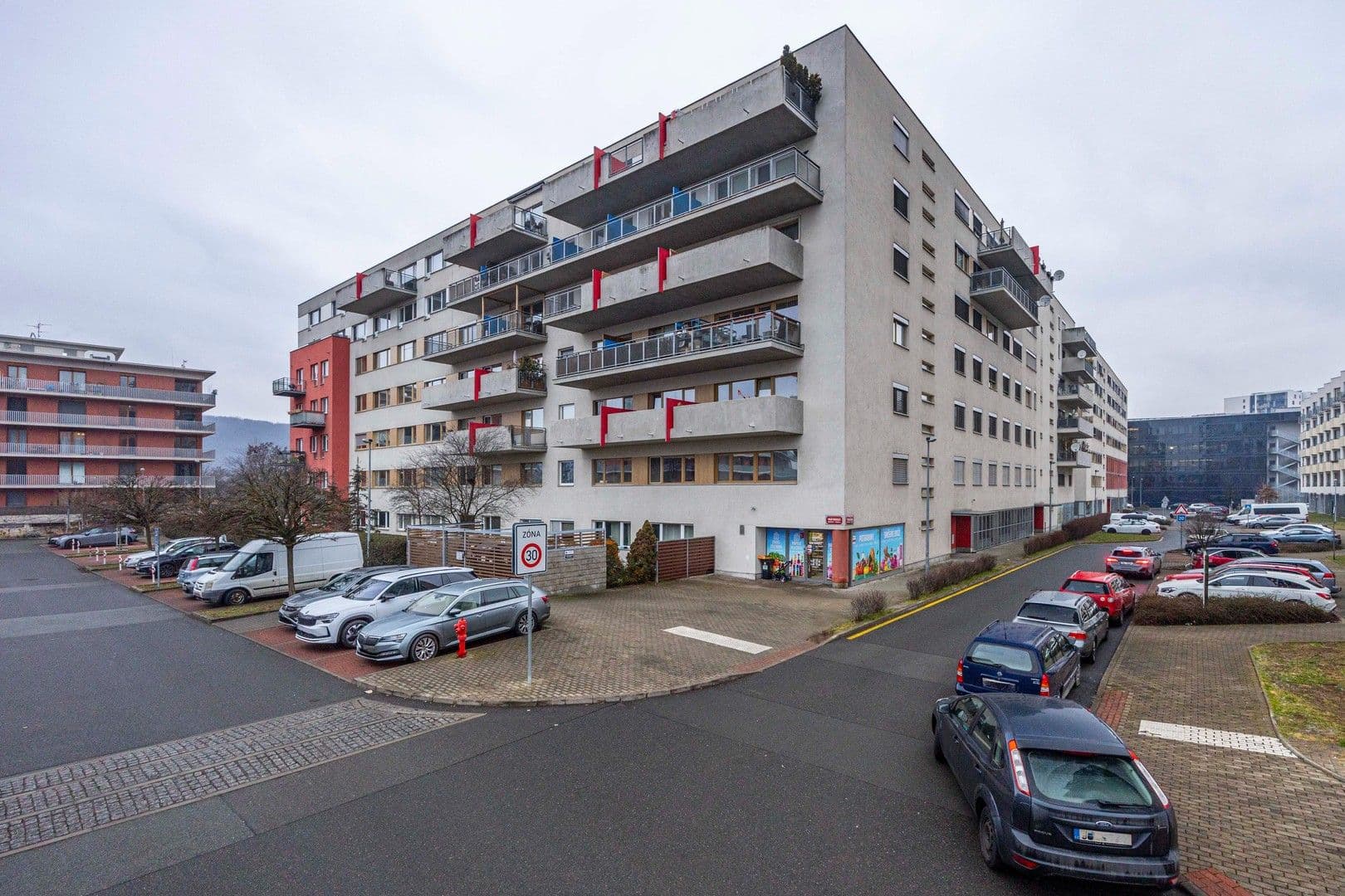 Prenájom bytu 3-izbový 74 m², Pískařská, Praha, Praha Prenájom bytu 3-izbový 74 m², Pískařská, Praha, Praha