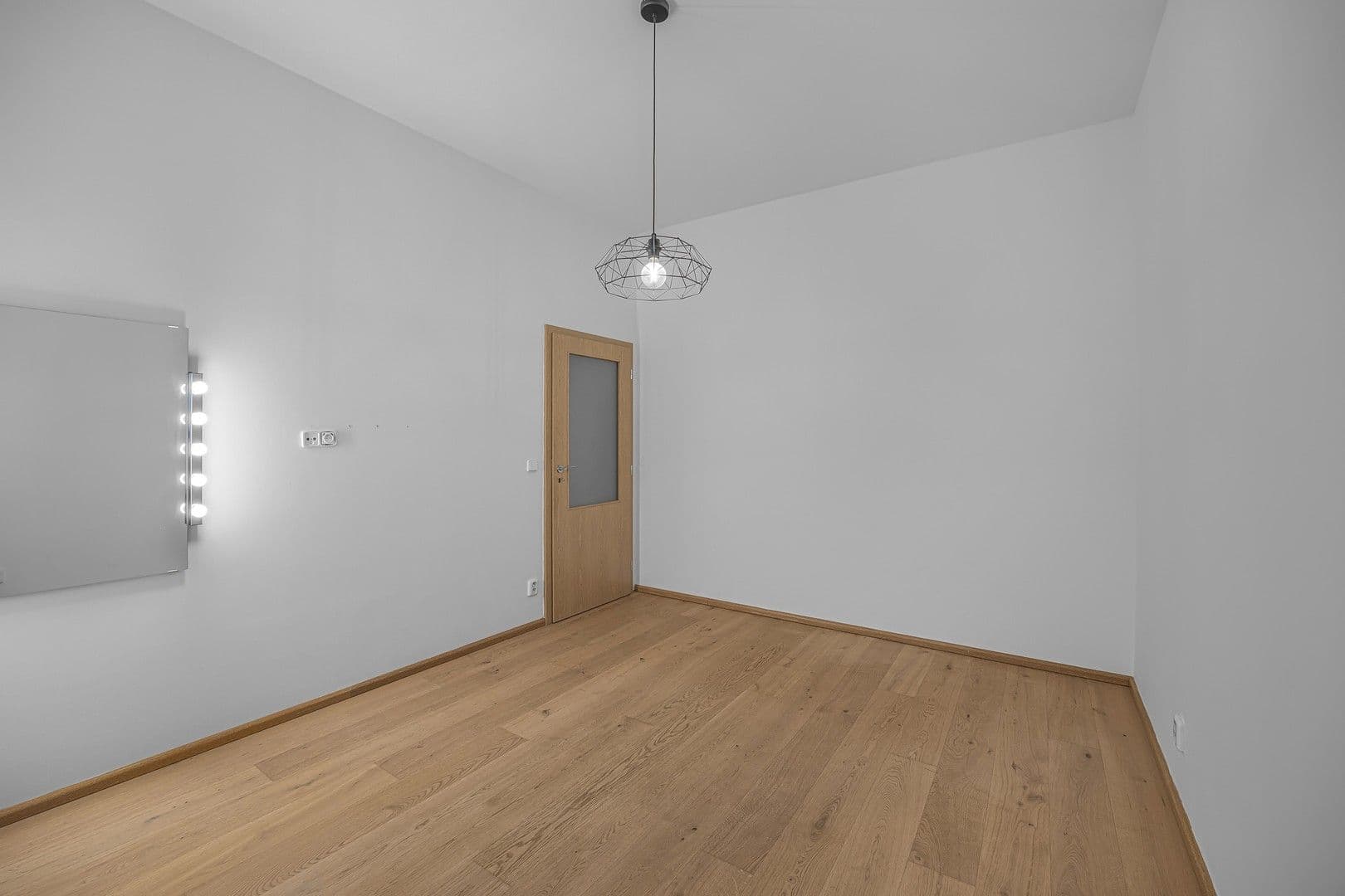 Prenájom bytu 3-izbový 74 m², Pískařská, Praha, Praha Prenájom bytu 3-izbový 74 m², Pískařská, Praha, Praha