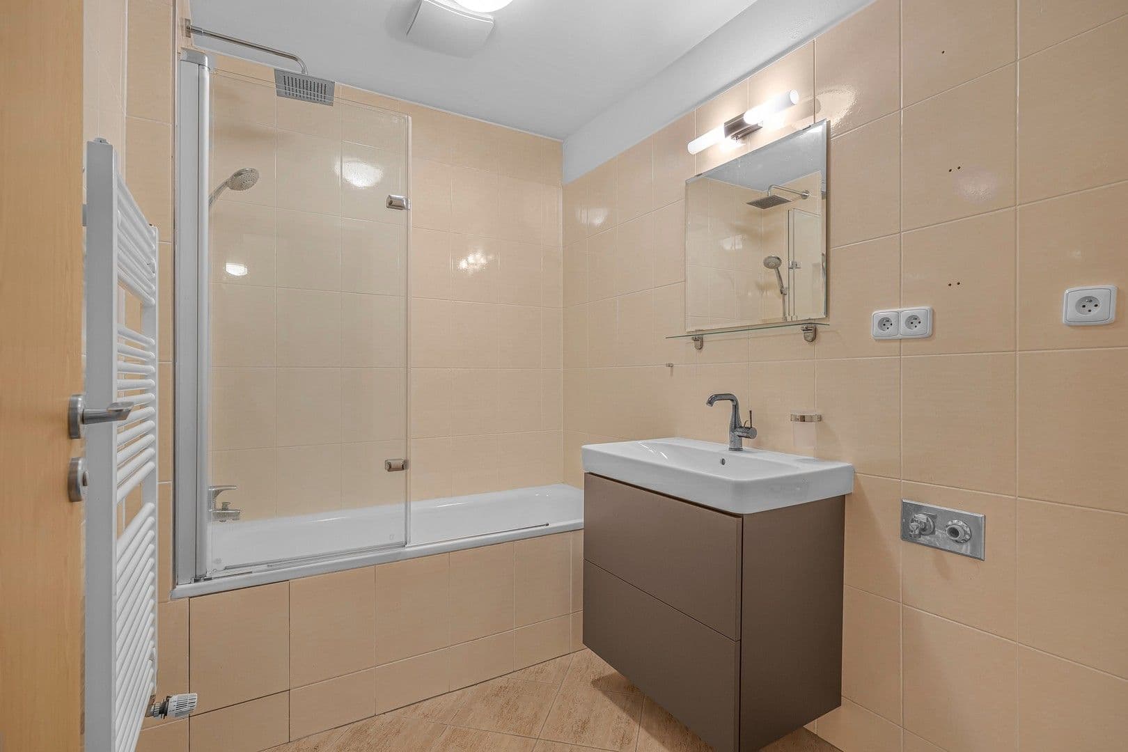 Prenájom bytu 3-izbový 74 m², Pískařská, Praha, Praha Prenájom bytu 3-izbový 74 m², Pískařská, Praha, Praha