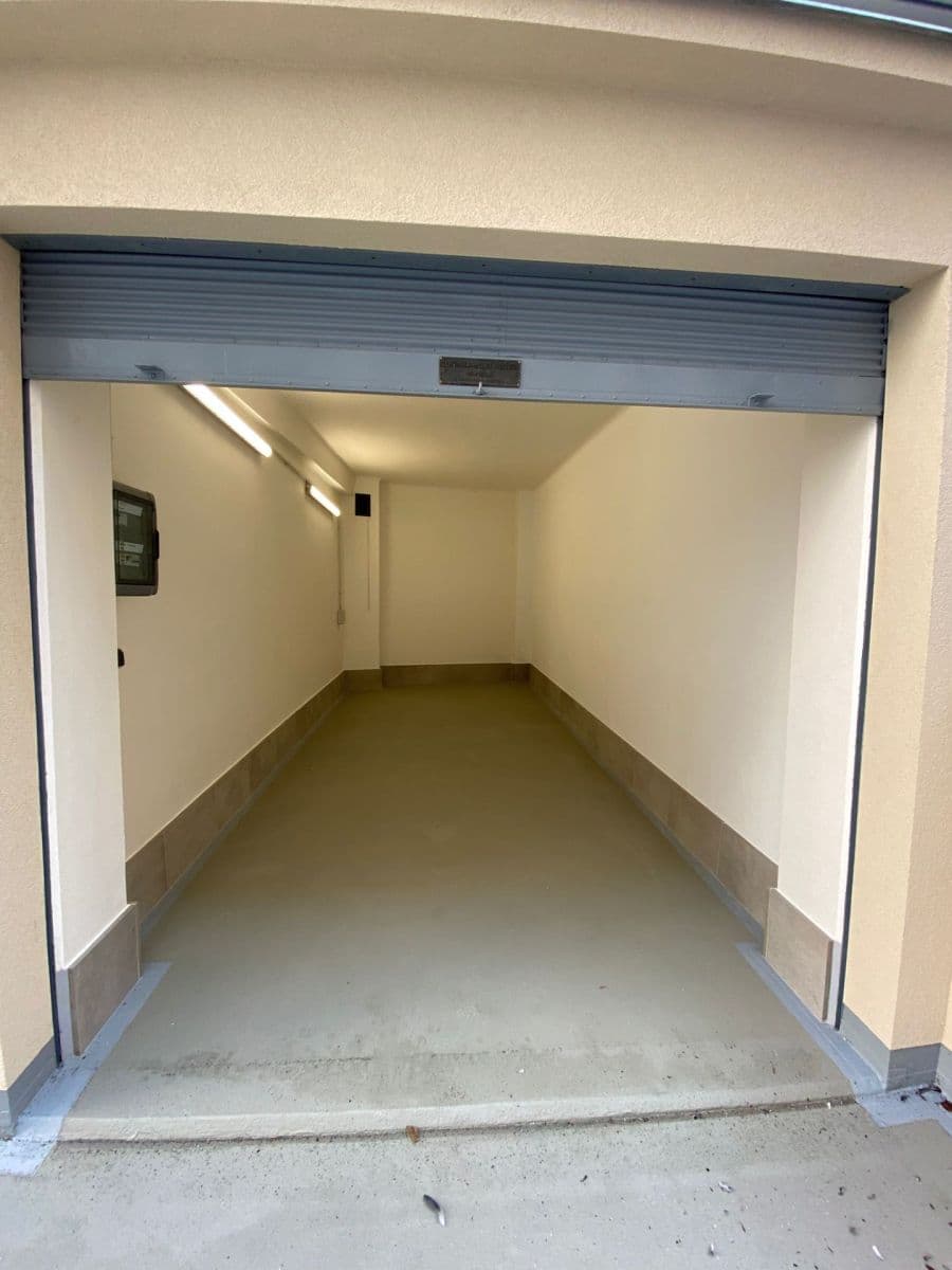 Prenájom garáže 20 m², Oblouková, Praha, Praha Prenájom garáže 20 m², Oblouková, Praha, Praha