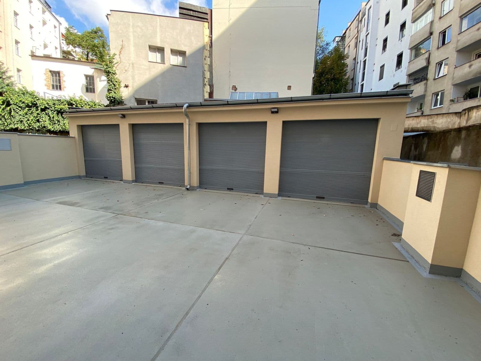 Prenájom garáže 20 m², Oblouková, Praha, Praha Prenájom garáže 20 m², Oblouková, Praha, Praha