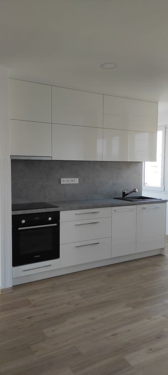 Prenájom bytu 3-izbový 55 m², Pražská, Náchod, Královéhradecký kraj Prenájom bytu 3-izbový 55 m², Pražská, Náchod, Královéhradecký kraj