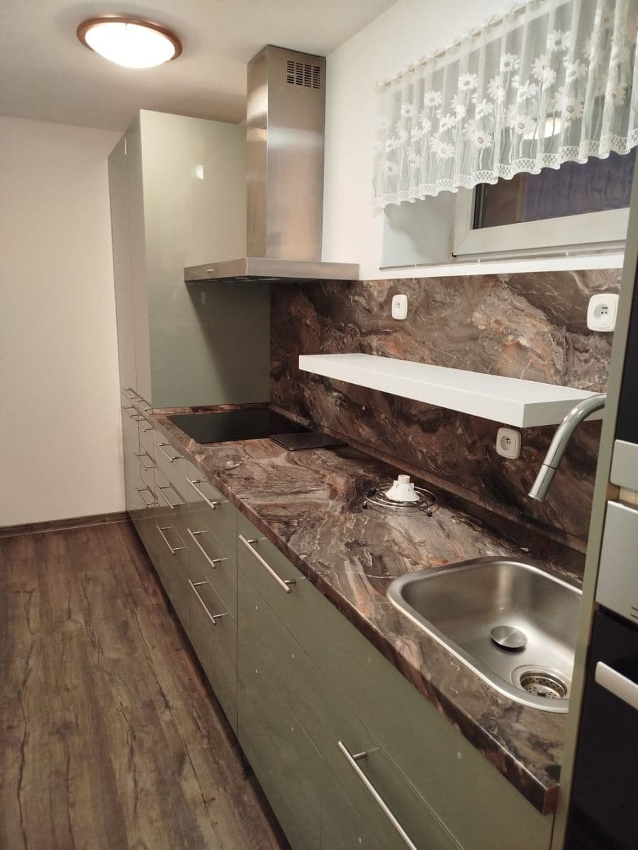 Prenájom bytu 3-izbový 85 m², Dlážděná, Dřísy, Středočeský kraj Prenájom bytu 3-izbový 85 m², Dlážděná, Dřísy, Středočeský kraj