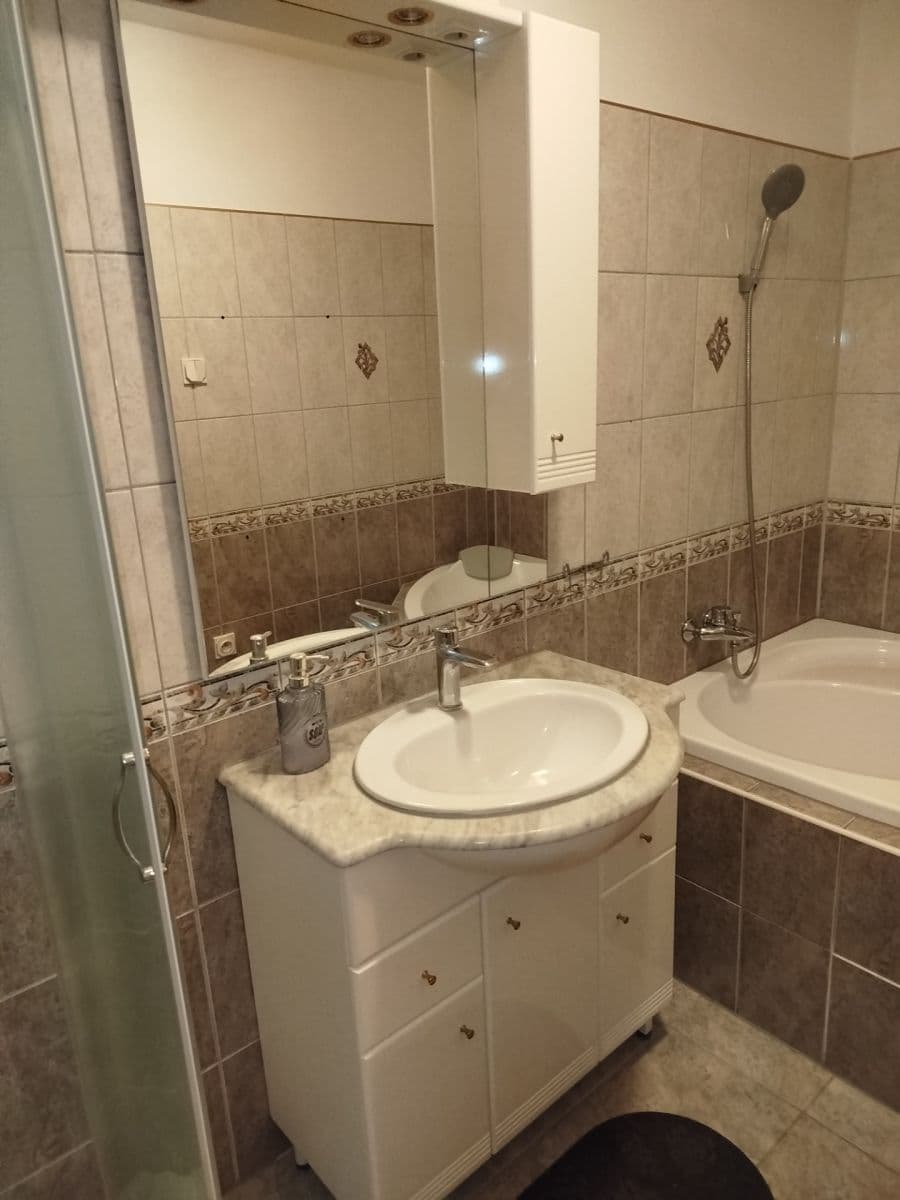 Prenájom bytu 3-izbový 85 m², Dlážděná, Dřísy, Středočeský kraj Prenájom bytu 3-izbový 85 m², Dlážděná, Dřísy, Středočeský kraj