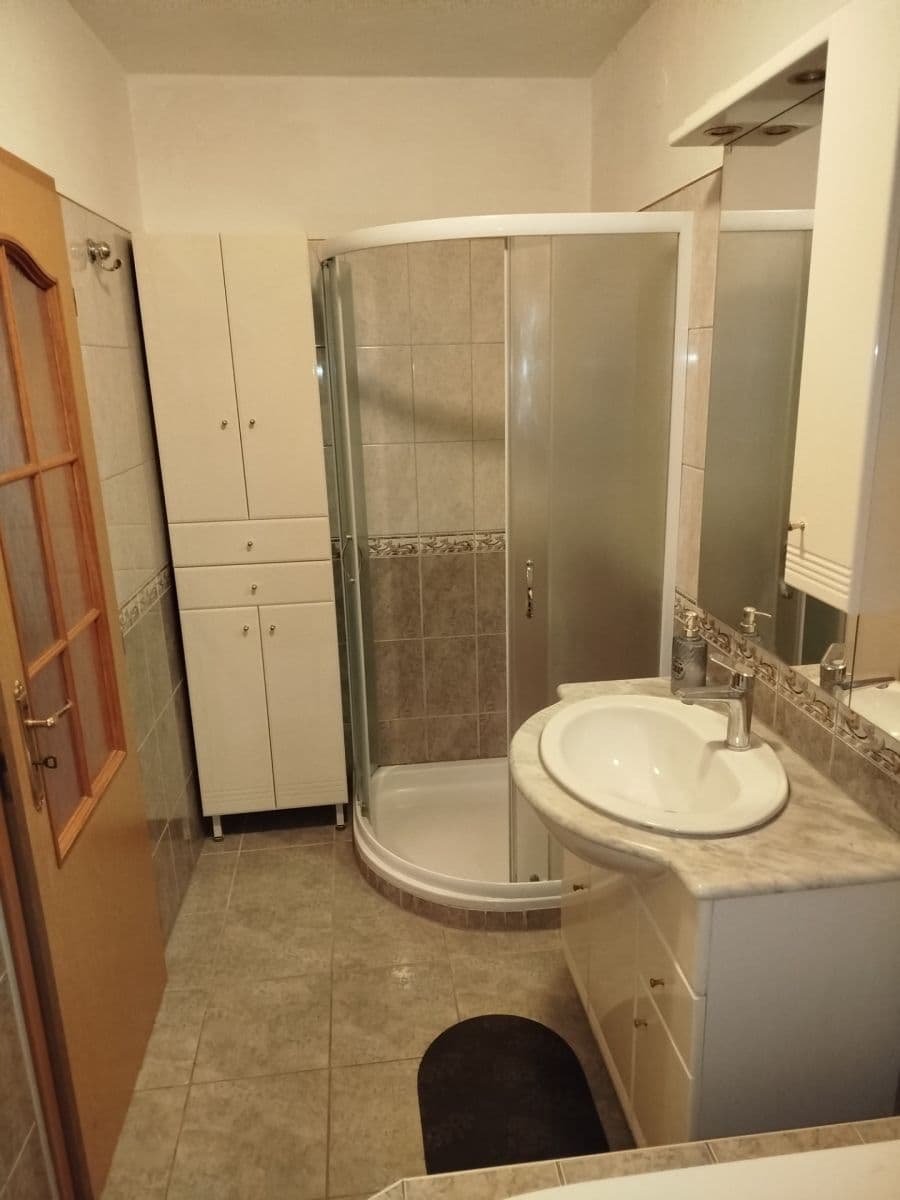 Prenájom bytu 3-izbový 85 m², Dlážděná, Dřísy, Středočeský kraj Prenájom bytu 3-izbový 85 m², Dlážděná, Dřísy, Středočeský kraj