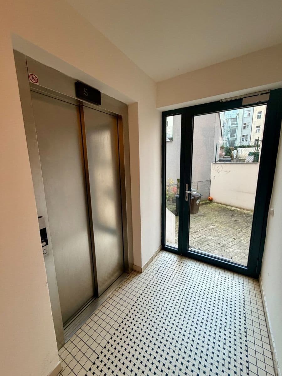 Prenájom bytu 2-izbový 51 m², Na Hutích, Praha, Praha Prenájom bytu 2-izbový 51 m², Na Hutích, Praha, Praha