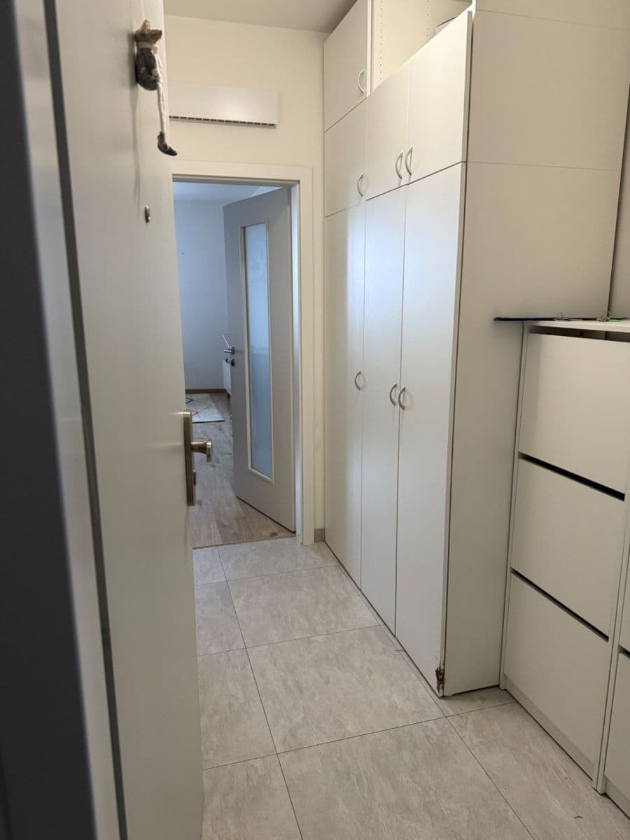 Prenájom bytu 1-izbový 32 m², U Konečné, Praha, Praha Prenájom bytu 1-izbový 32 m², U Konečné, Praha, Praha