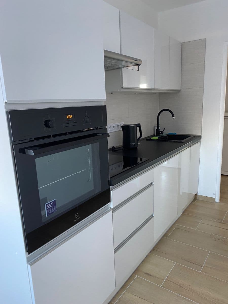 Prenájom bytu 2-izbový 58 m², Železničářská, Plzeň, Plzeňský kraj Prenájom bytu 2-izbový 58 m², Železničářská, Plzeň, Plzeňský kraj