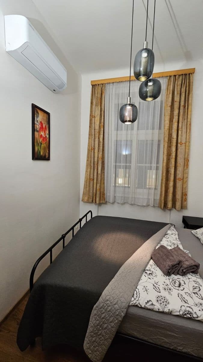 Prenájom bytu 2-izbový 35 m², Vodičkova, Praha, Praha Prenájom bytu 2-izbový 35 m², Vodičkova, Praha, Praha