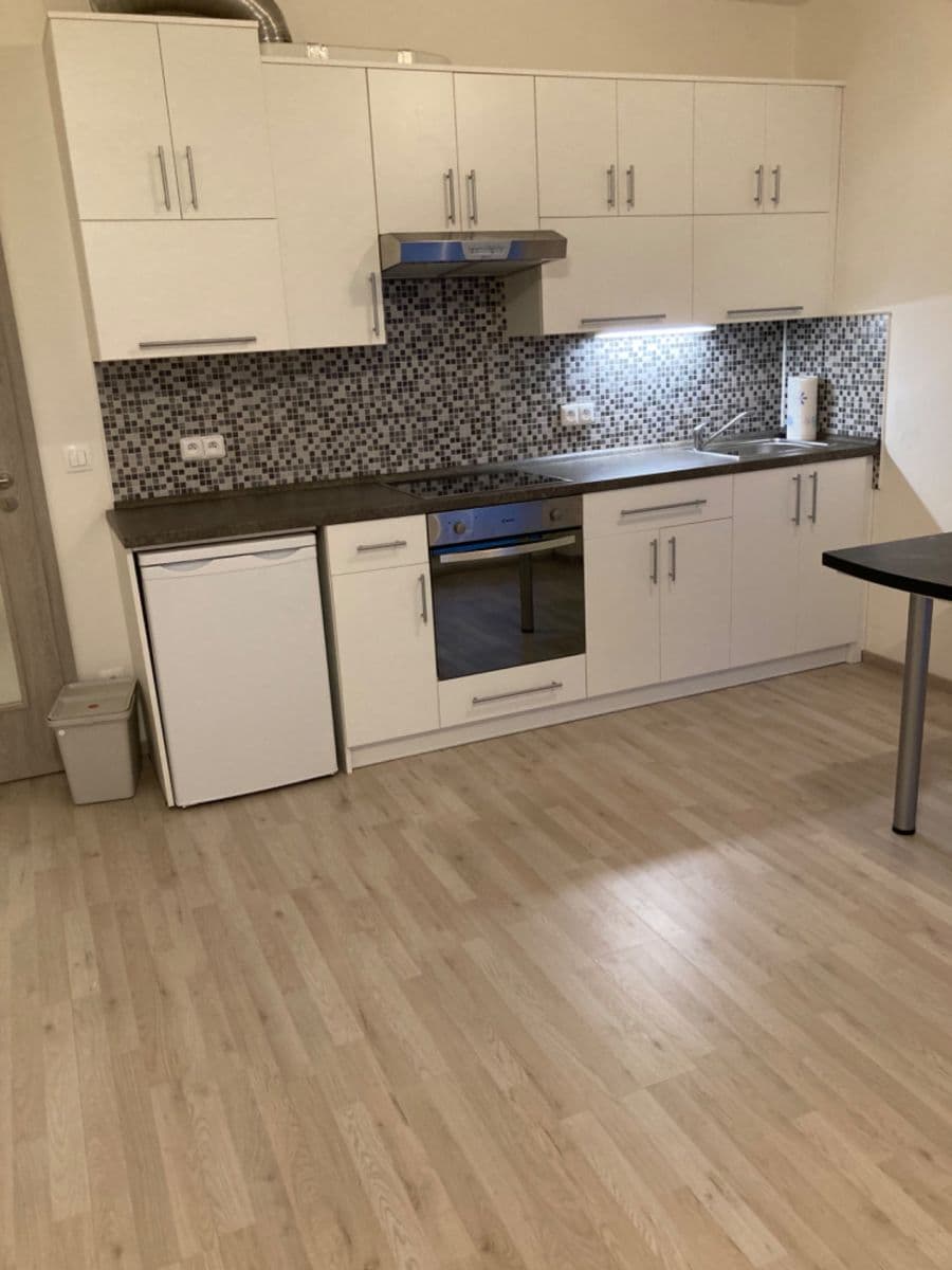 Prenájom bytu 1-izbový 33 m², Strnadových, Praha, Praha Prenájom bytu 1-izbový 33 m², Strnadových, Praha, Praha