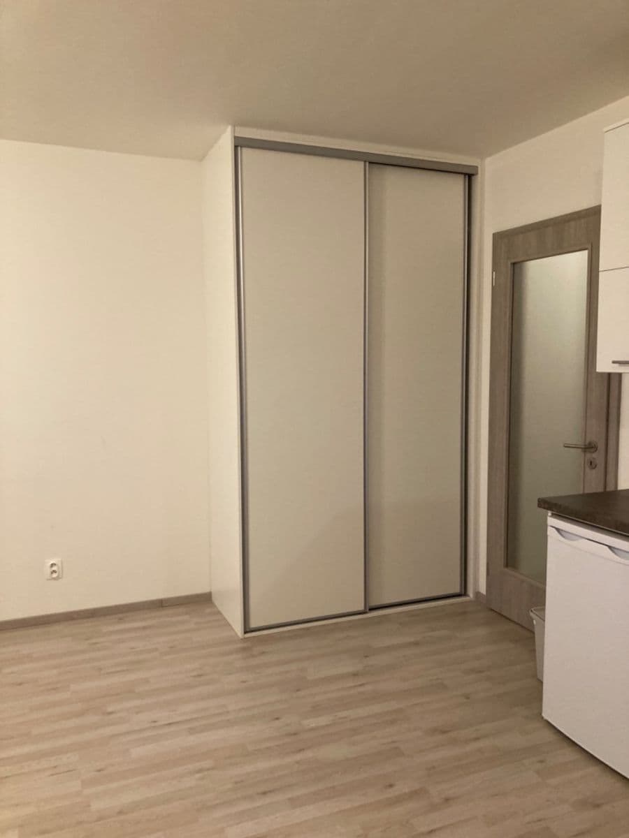 Prenájom bytu 1-izbový 33 m², Strnadových, Praha, Praha Prenájom bytu 1-izbový 33 m², Strnadových, Praha, Praha