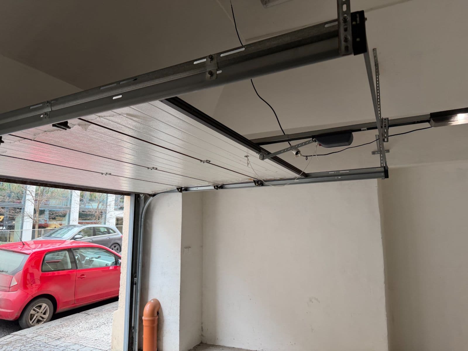 Prenájom garáže 36 m², Holečkova, Praha, Praha Prenájom garáže 36 m², Holečkova, Praha, Praha