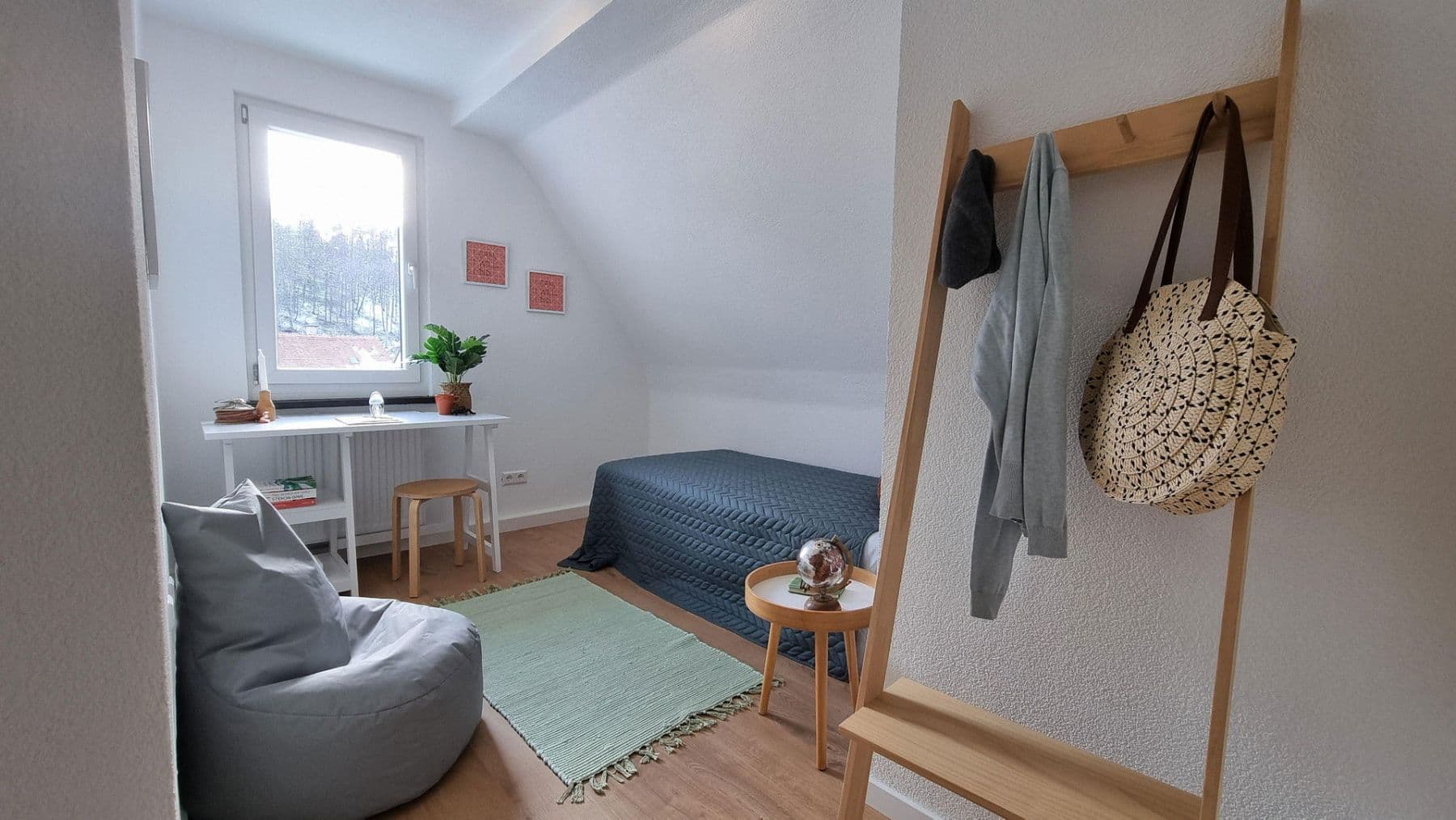 Prenájom bytu 4-izbový 64 m², Albstadt, Bádensko-Wurttembersko Prenájom bytu 4-izbový 64 m², Albstadt, Bádensko-Wurttembersko