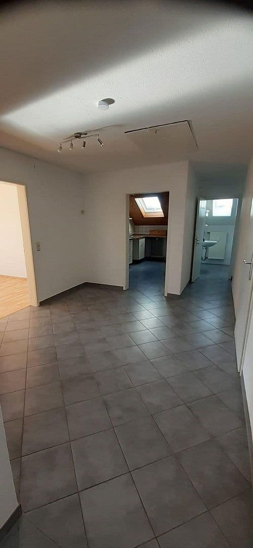 Prenájom bytu 4-izbový 110 m², Zimmern ob Rottweil, Bádensko-Wurttembersko Prenájom bytu 4-izbový 110 m², Zimmern ob Rottweil, Bádensko-Wurttembersko