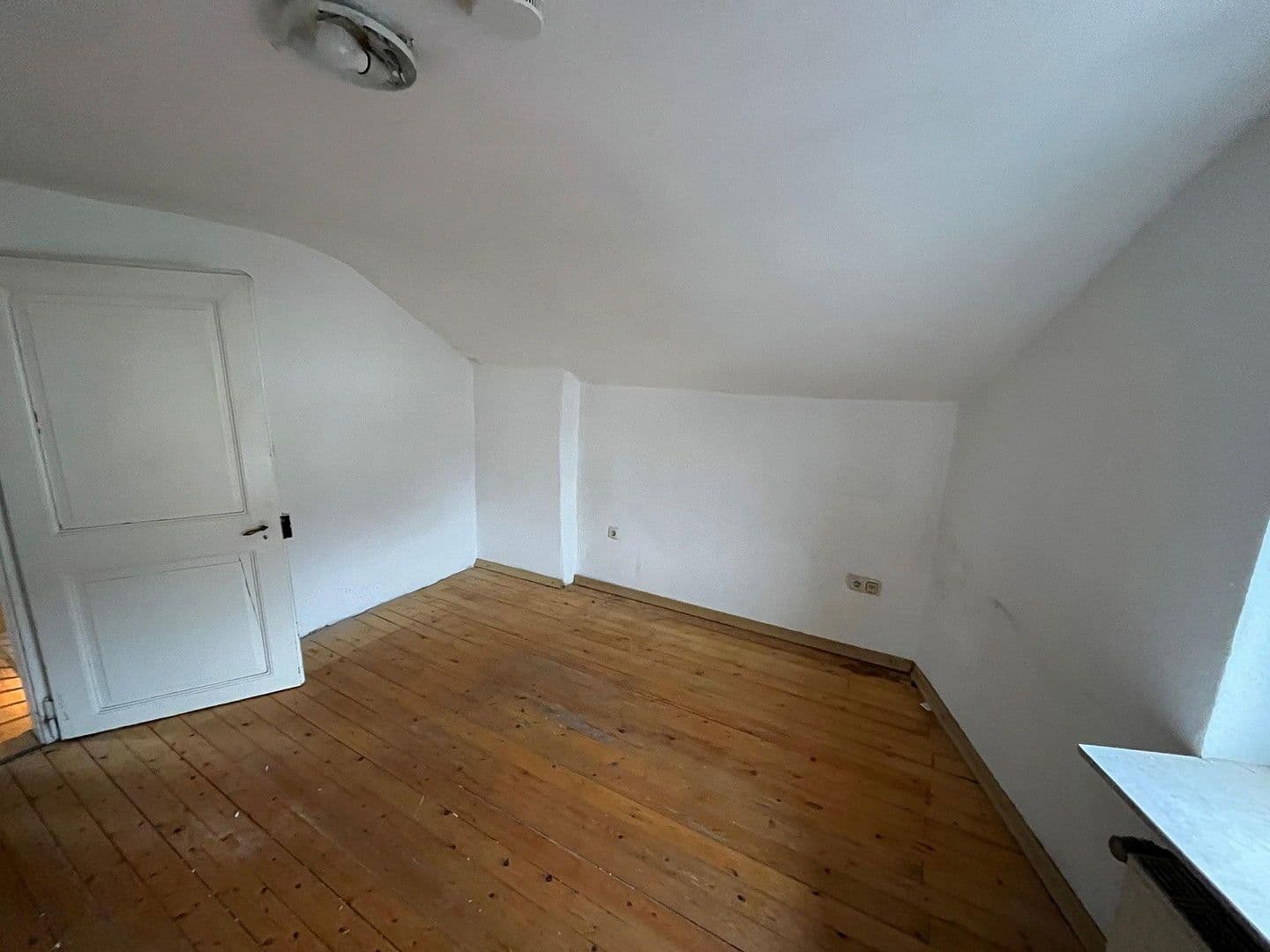 Predaj domu 85 m², pozemek 776 m², Langenackerstraße 78, Brühl, Severné Porýnie - Westfálsko Predaj domu 85 m², pozemek 776 m², Langenackerstraße 78, Brühl, Severné Porýnie - Westfálsko