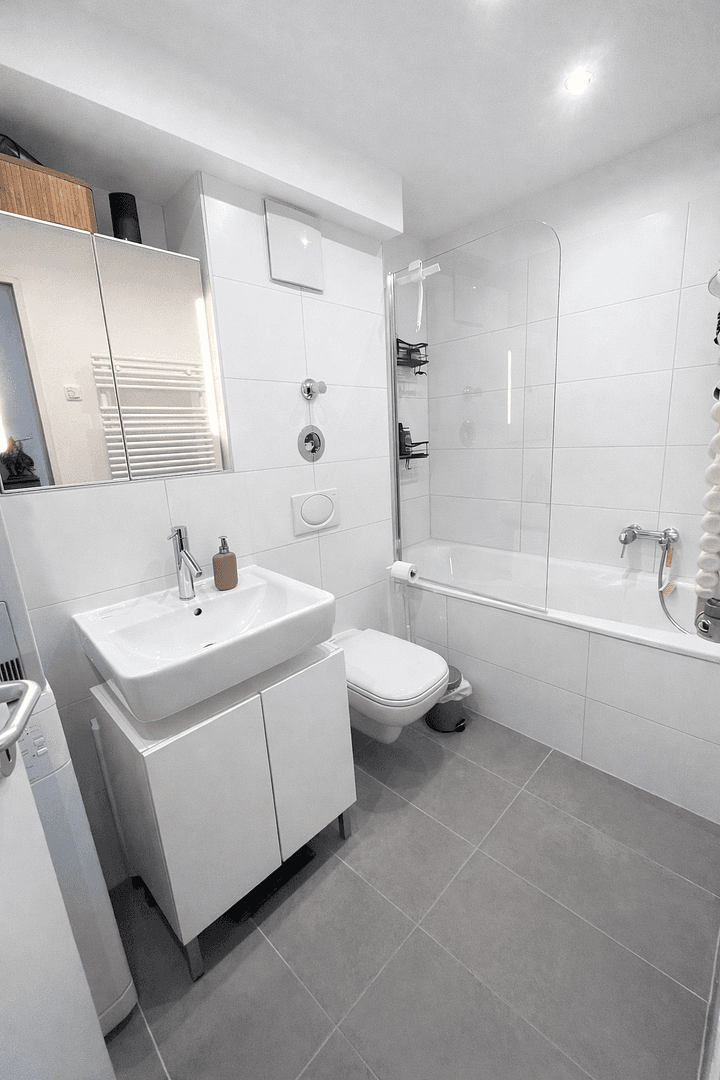 Prenájom bytu 2-izbový 79 m², Krefelder Str. 10, Köln, Severné Porýnie - Westfálsko Prenájom bytu 2-izbový 79 m², Krefelder Str. 10, Köln, Severné Porýnie - Westfálsko