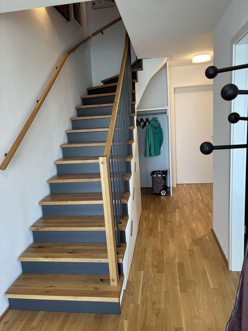 Predaj domu 187 m², pozemek 351 m², Kirchheim unter Teck, Bádensko-Wurttembersko Predaj domu 187 m², pozemek 351 m², Kirchheim unter Teck, Bádensko-Wurttembersko