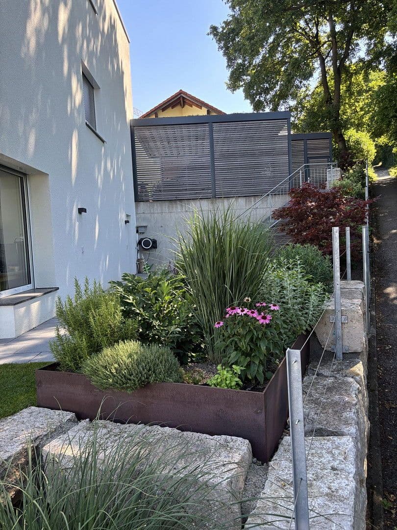 Predaj domu 187 m², pozemek 351 m², Kirchheim unter Teck, Bádensko-Wurttembersko Predaj domu 187 m², pozemek 351 m², Kirchheim unter Teck, Bádensko-Wurttembersko