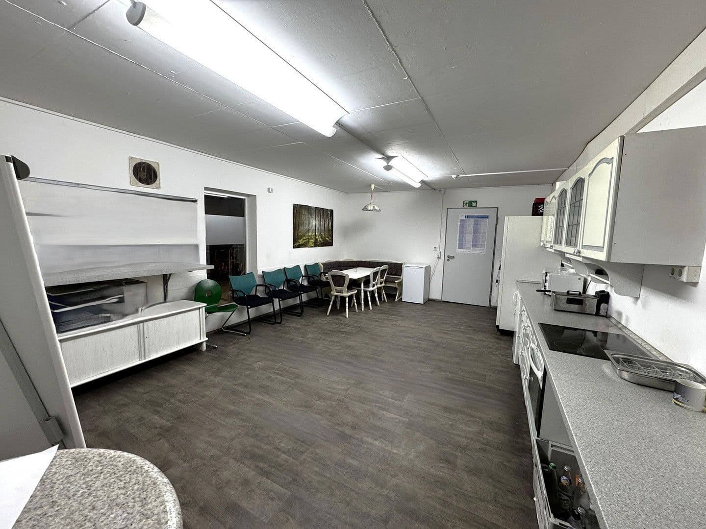 Prenájom kancelárie 215 m², Eisingen, Bavorsko Prenájom kancelárie 215 m², Eisingen, Bavorsko