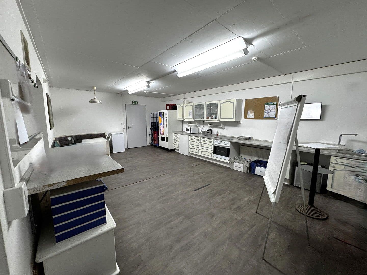 Prenájom kancelárie 215 m², Eisingen, Bavorsko Prenájom kancelárie 215 m², Eisingen, Bavorsko