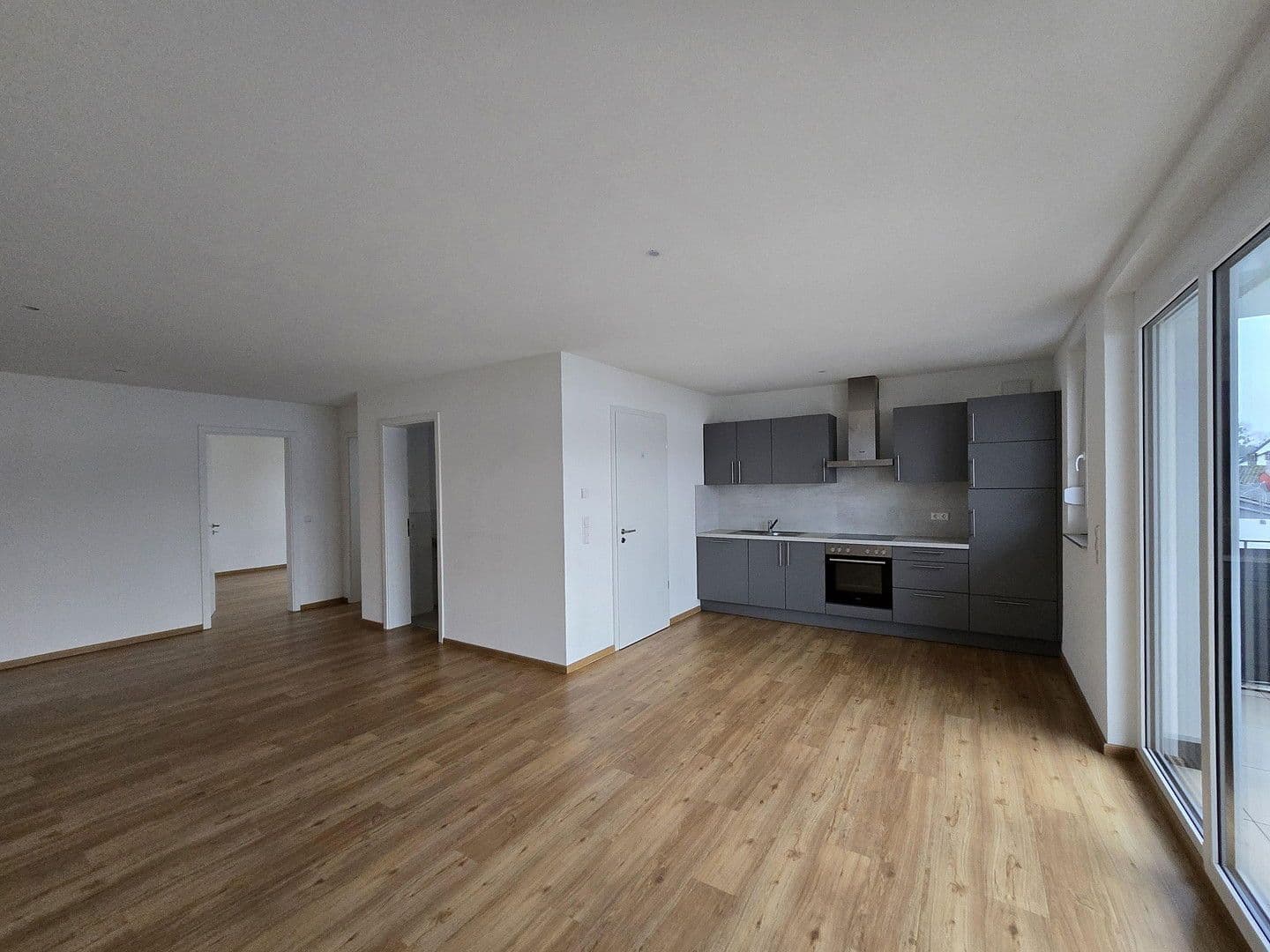 Prenájom bytu 4-izbový 94 m², Kehl, Bádensko-Wurttembersko Prenájom bytu 4-izbový 94 m², Kehl, Bádensko-Wurttembersko