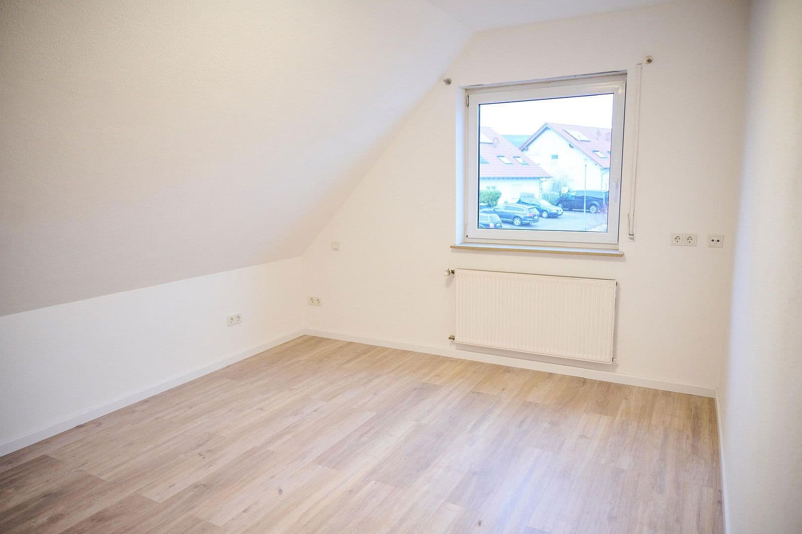 Predaj domu 112 m², pozemek 249 m², Sprendlingen, Porýnie-Falcko Predaj domu 112 m², pozemek 249 m², Sprendlingen, Porýnie-Falcko