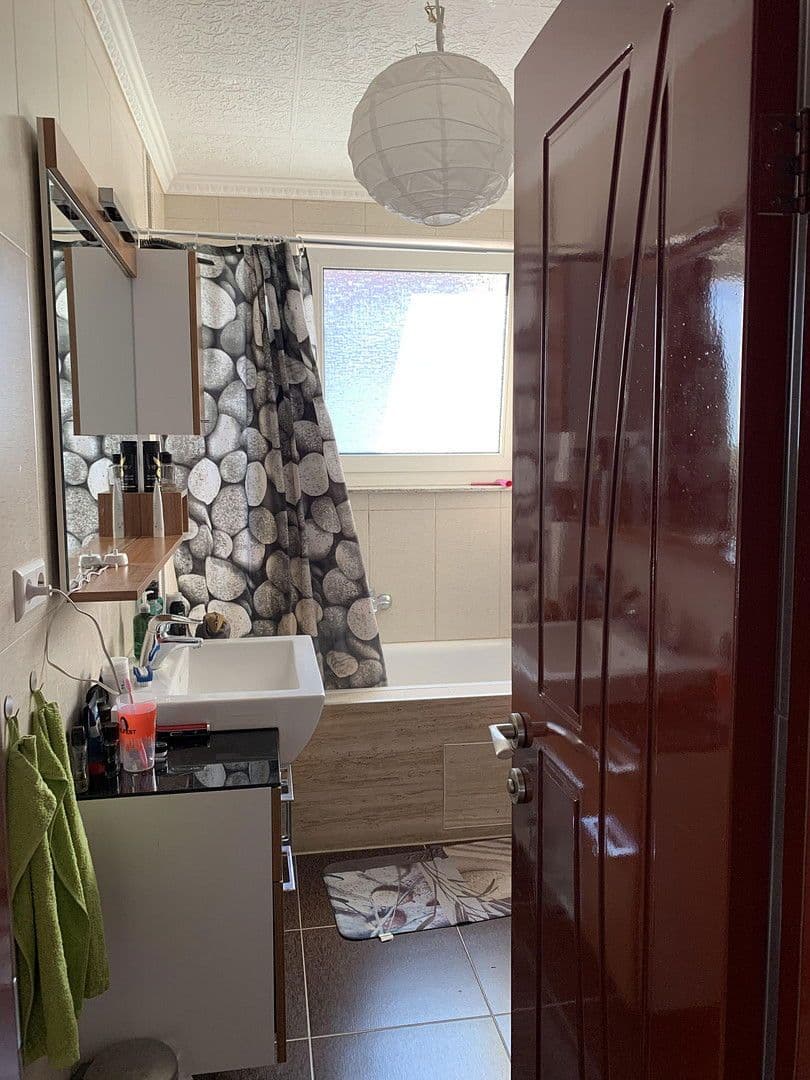 Prenájom bytu 3-izbový 70 m², Hegaustr., Stuttgart, Bádensko-Wurttembersko Prenájom bytu 3-izbový 70 m², Hegaustr., Stuttgart, Bádensko-Wurttembersko