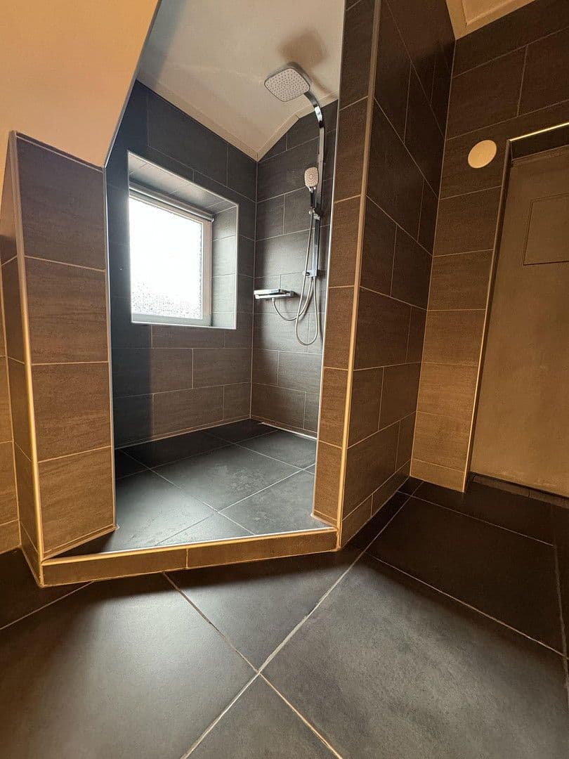 Predaj domu 470 m², pozemek 400 m², Kurhausweg 4, Goslar, Dolné Sasko Predaj domu 470 m², pozemek 400 m², Kurhausweg 4, Goslar, Dolné Sasko