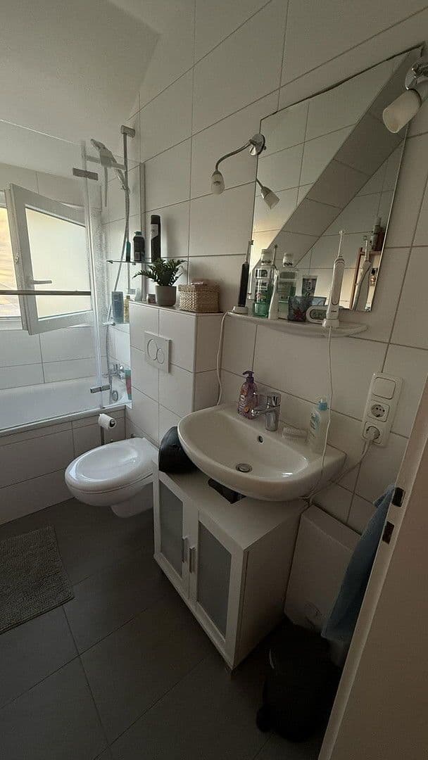 Prenájom bytu 2-izbový 70 m², Köln, Severné Porýnie - Westfálsko Prenájom bytu 2-izbový 70 m², Köln, Severné Porýnie - Westfálsko