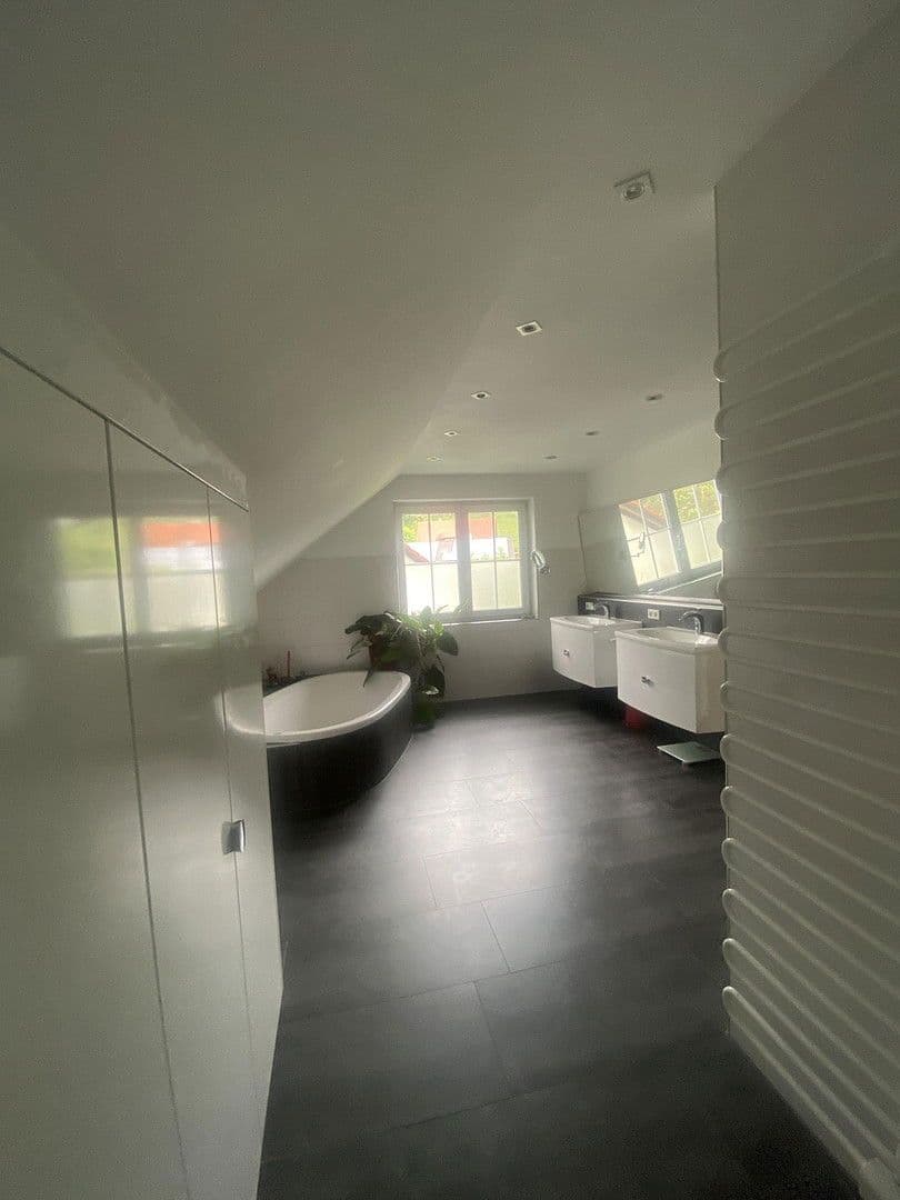 Prenájom bytu 4-izbový 150 m², Weiler-Simmerberg, Bavorsko Prenájom bytu 4-izbový 150 m², Weiler-Simmerberg, Bavorsko