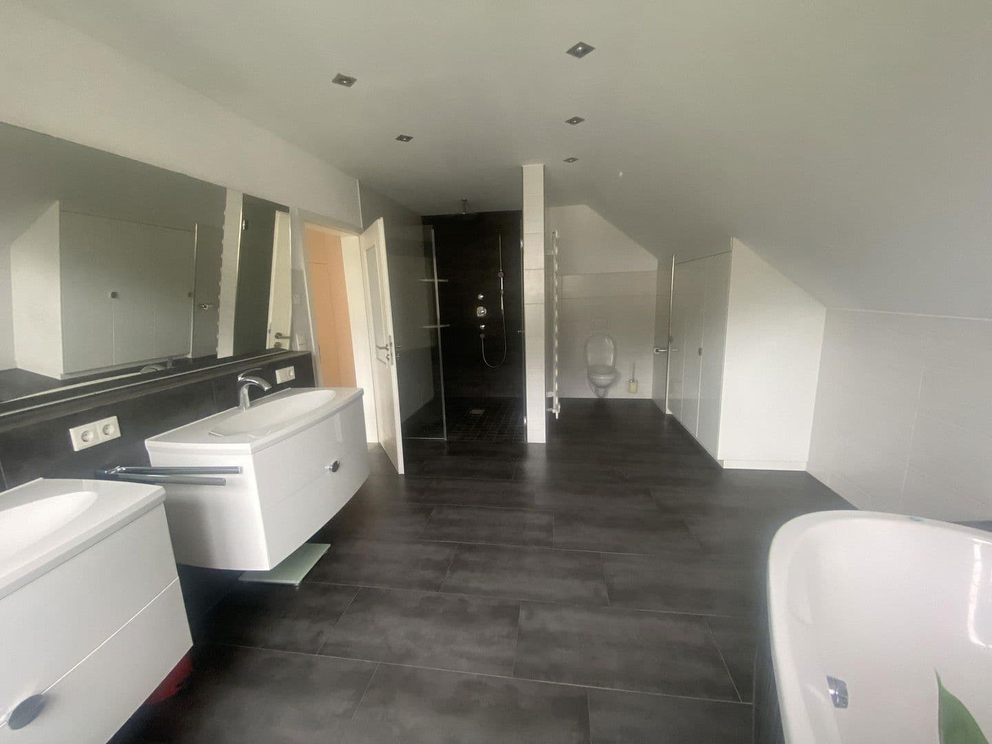 Prenájom bytu 4-izbový 150 m², Weiler-Simmerberg, Bavorsko Prenájom bytu 4-izbový 150 m², Weiler-Simmerberg, Bavorsko