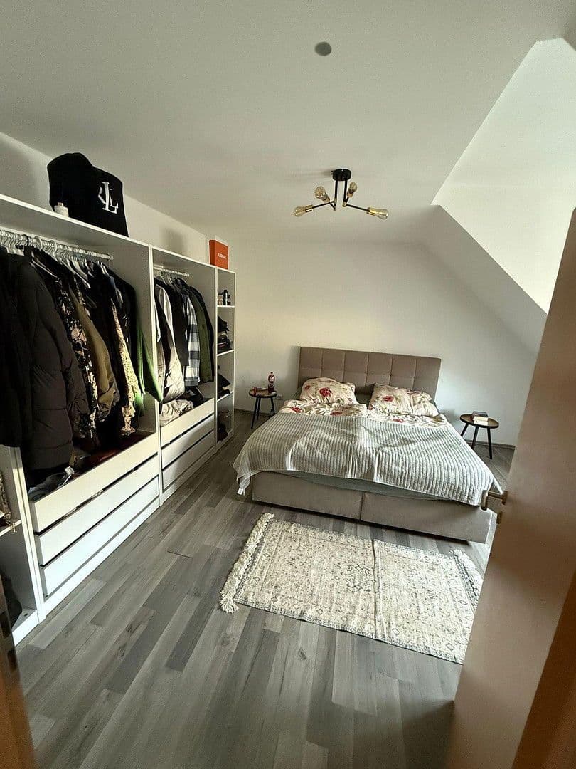 Prenájom bytu 3-izbový 90 m², Hildegardstr. 18, Gelsenkirchen, Severné Porýnie - Westfálsko Prenájom bytu 3-izbový 90 m², Hildegardstr. 18, Gelsenkirchen, Severné Porýnie - Westfálsko