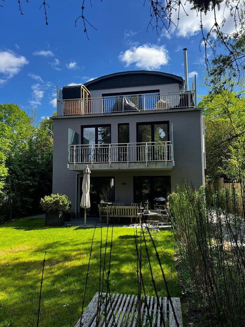 Prenájom bytu 3-izbový 107 m², Hamburg, Hamburg Prenájom bytu 3-izbový 107 m², Hamburg, Hamburg