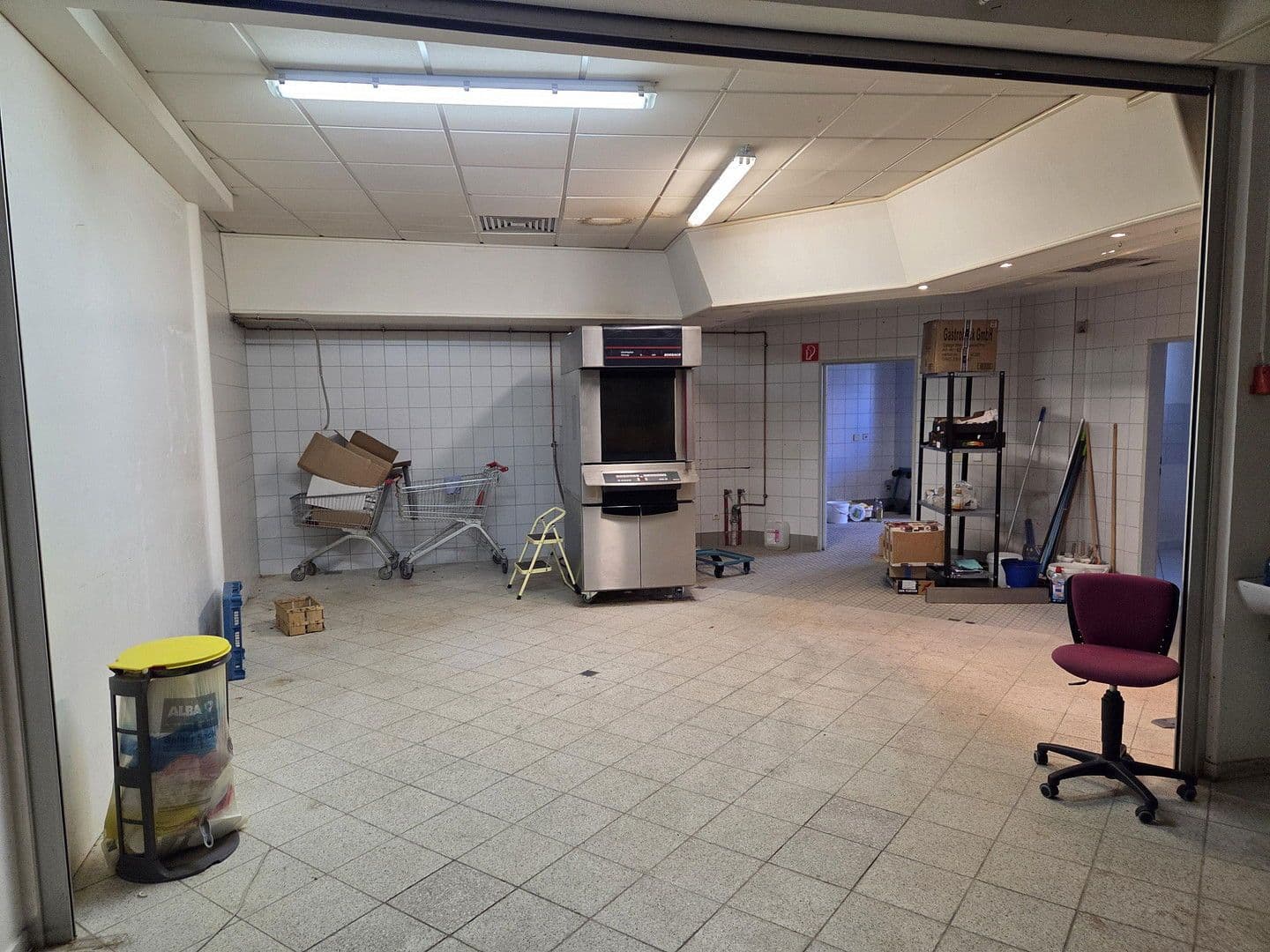 Prenájom nebytového priestoru 160 m², Walter-Gropius-Str. 3, Reutlingen, Bádensko-Wurttembersko Prenájom nebytového priestoru 160 m², Walter-Gropius-Str. 3, Reutlingen, Bádensko-Wurttembersko