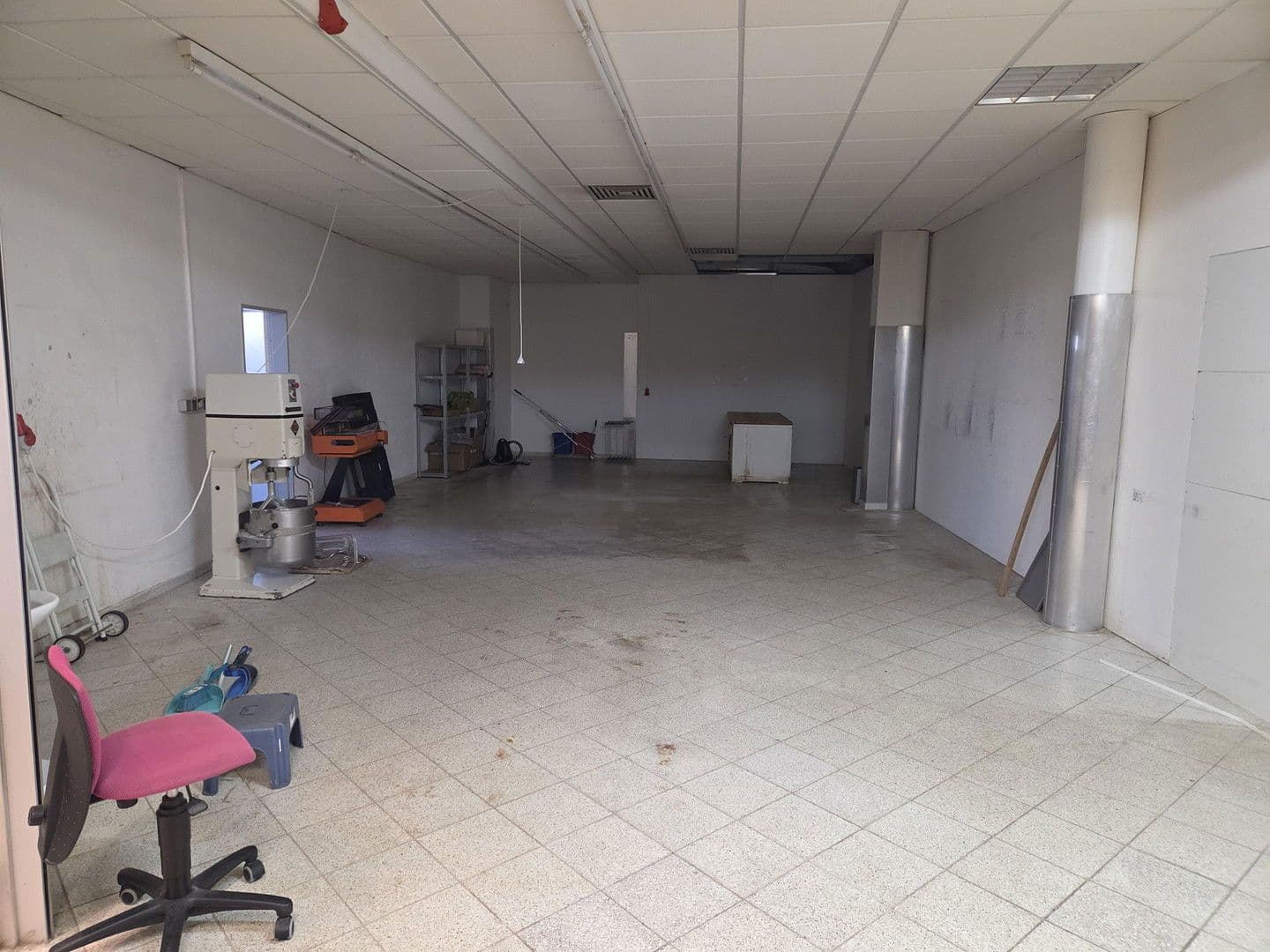 Prenájom nebytového priestoru 160 m², Walter-Gropius-Str. 3, Reutlingen, Bádensko-Wurttembersko Prenájom nebytového priestoru 160 m², Walter-Gropius-Str. 3, Reutlingen, Bádensko-Wurttembersko