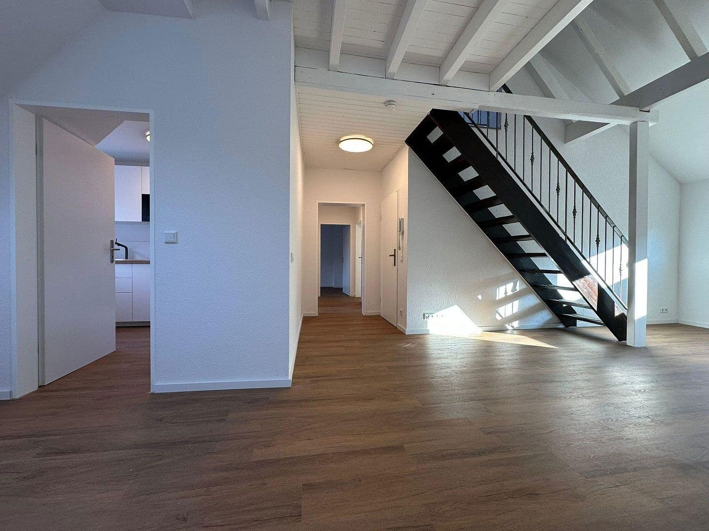 Prenájom bytu 3-izbový 96 m², Schwanhildenstr. 14, Essen, Severné Porýnie - Westfálsko Prenájom bytu 3-izbový 96 m², Schwanhildenstr. 14, Essen, Severné Porýnie - Westfálsko