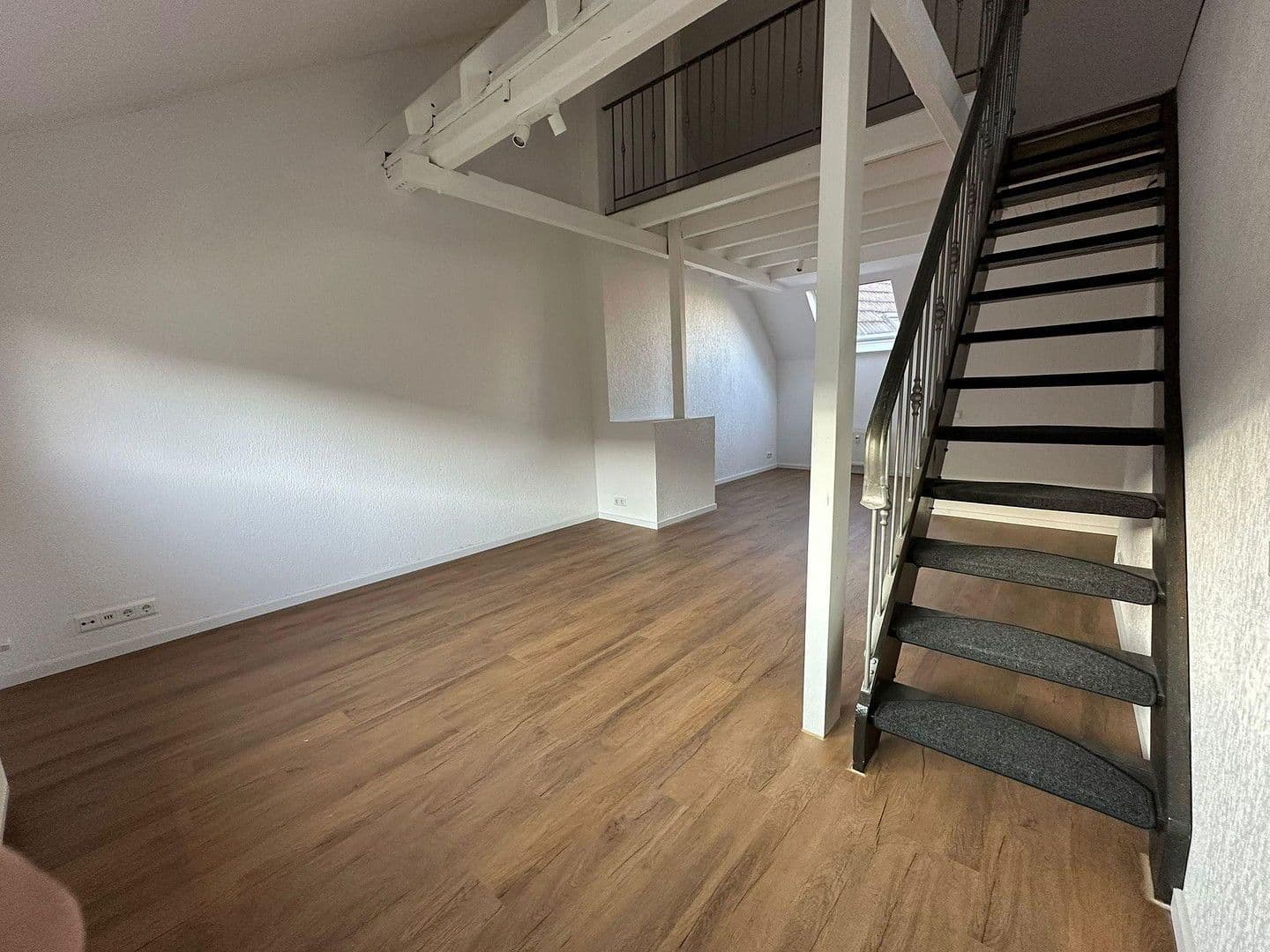 Prenájom bytu 3-izbový 96 m², Schwanhildenstr. 14, Essen, Severné Porýnie - Westfálsko Prenájom bytu 3-izbový 96 m², Schwanhildenstr. 14, Essen, Severné Porýnie - Westfálsko