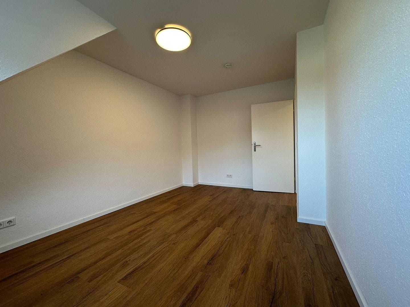 Prenájom bytu 3-izbový 96 m², Schwanhildenstr. 14, Essen, Severné Porýnie - Westfálsko Prenájom bytu 3-izbový 96 m², Schwanhildenstr. 14, Essen, Severné Porýnie - Westfálsko