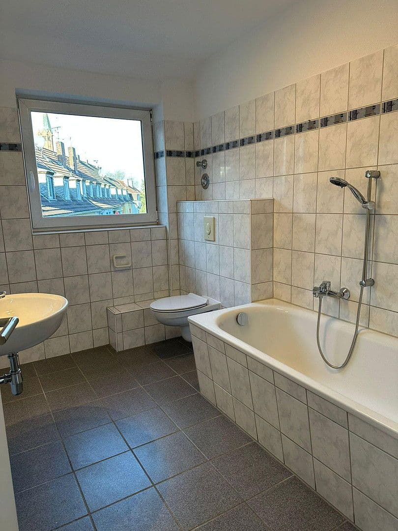 Prenájom bytu 3-izbový 96 m², Schwanhildenstr. 14, Essen, Severné Porýnie - Westfálsko Prenájom bytu 3-izbový 96 m², Schwanhildenstr. 14, Essen, Severné Porýnie - Westfálsko