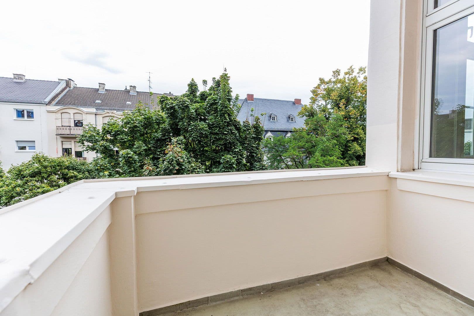 Prenájom bytu 3-izbový 112 m², Kleiststr. 21, Wiesbaden, Hesensko Prenájom bytu 3-izbový 112 m², Kleiststr. 21, Wiesbaden, Hesensko