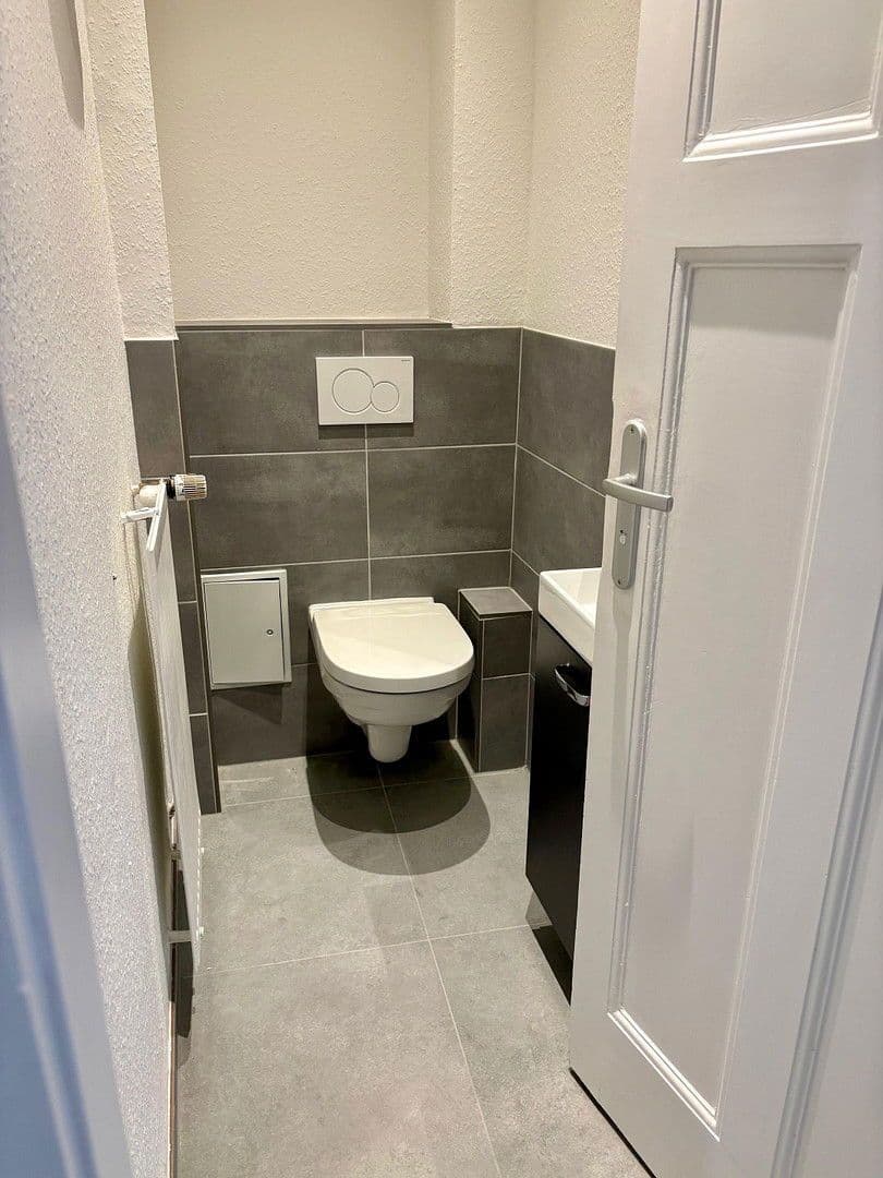 Prenájom bytu 3-izbový 112 m², Kleiststr. 21, Wiesbaden, Hesensko Prenájom bytu 3-izbový 112 m², Kleiststr. 21, Wiesbaden, Hesensko