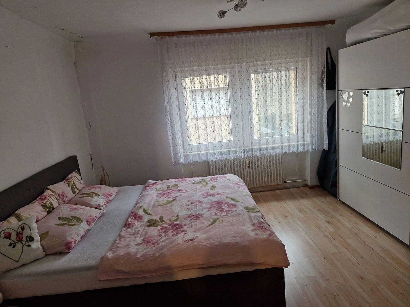 Prenájom bytu 3-izbový 80 m², Enzstraße 135, Pforzheim, Bádensko-Wurttembersko Prenájom bytu 3-izbový 80 m², Enzstraße 135, Pforzheim, Bádensko-Wurttembersko